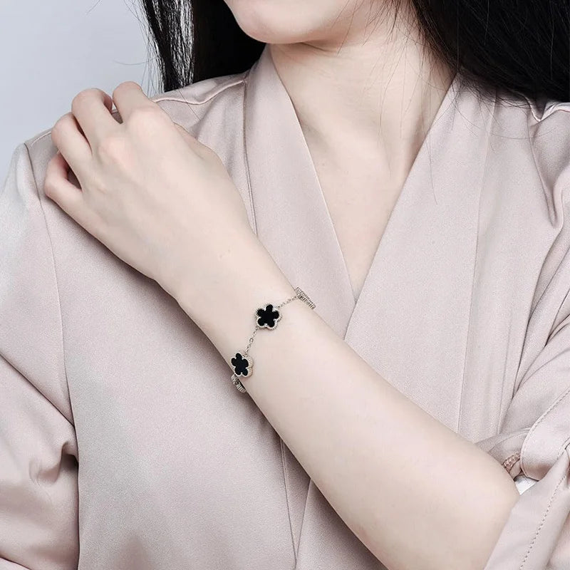 Lucky Clover Double-Sided Flower Bracelet – Elegance with a Touch of Fortune