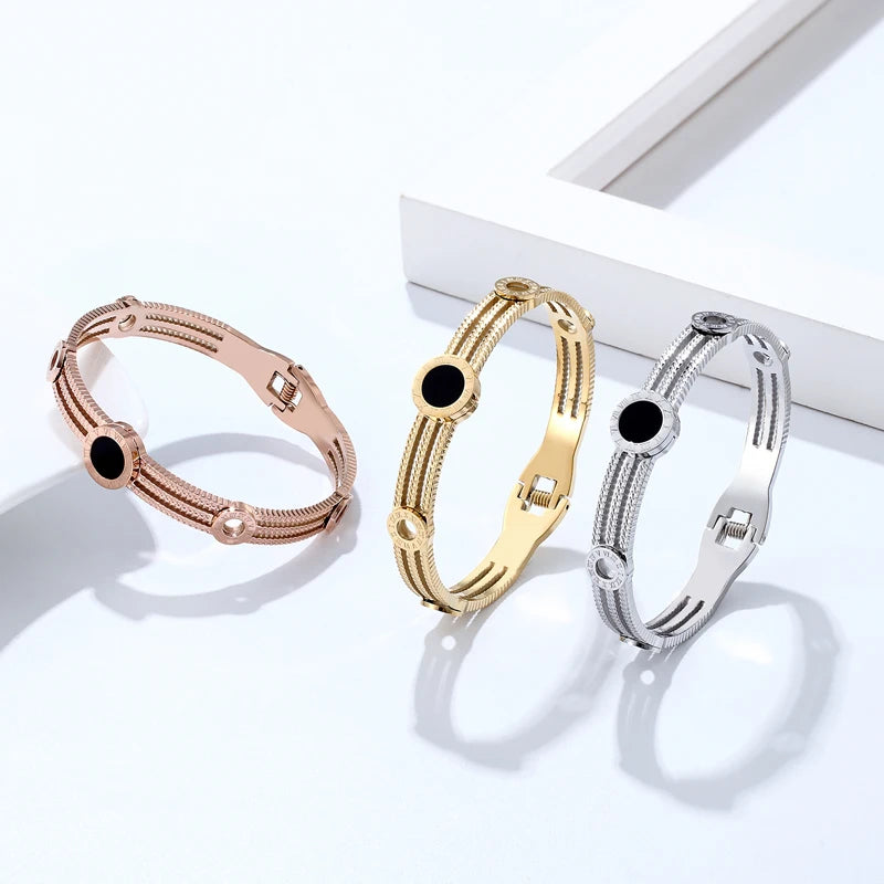 Timeless Edge – Exquisite Roman Numeral Gear Bangle for Women